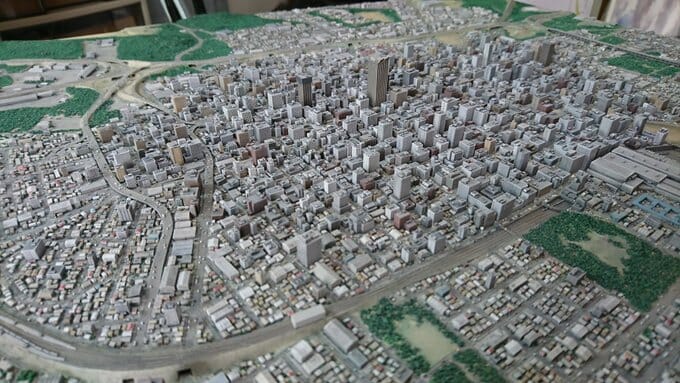 Stunning detail on this District 9 diorama